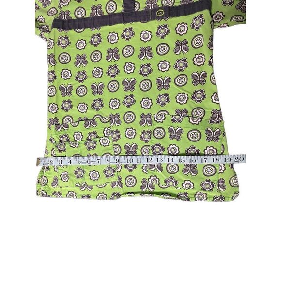 Green and black wonder wink scrub top - Picture 8 of 8